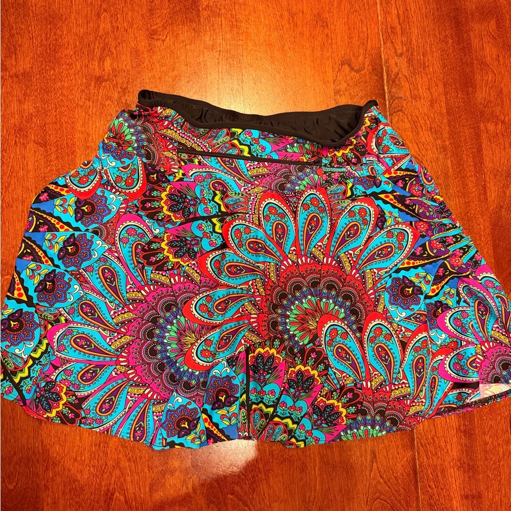 Sparkle Skirt Hiker Size L Colorful Paisley. Running shorts with pockets